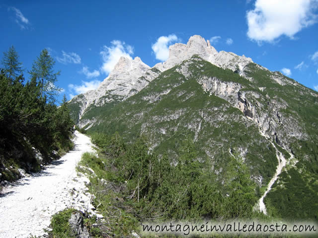salita verso il rifugio conici zsigmondy